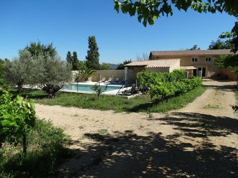 LE MAS DES CHARRETTES L'olivier en Provence, Gîte