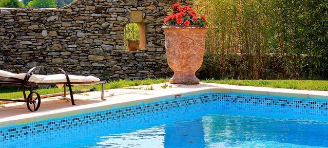 Gite piscine chauffée dans le LUBERON-LOURMARIN