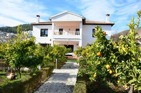 Spacieuse villa avec piscine & Wifi