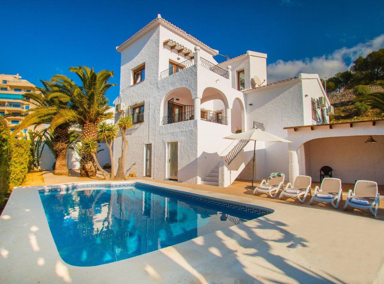 Villa Ibiza - Plusholidays - Location de vacances à Calp