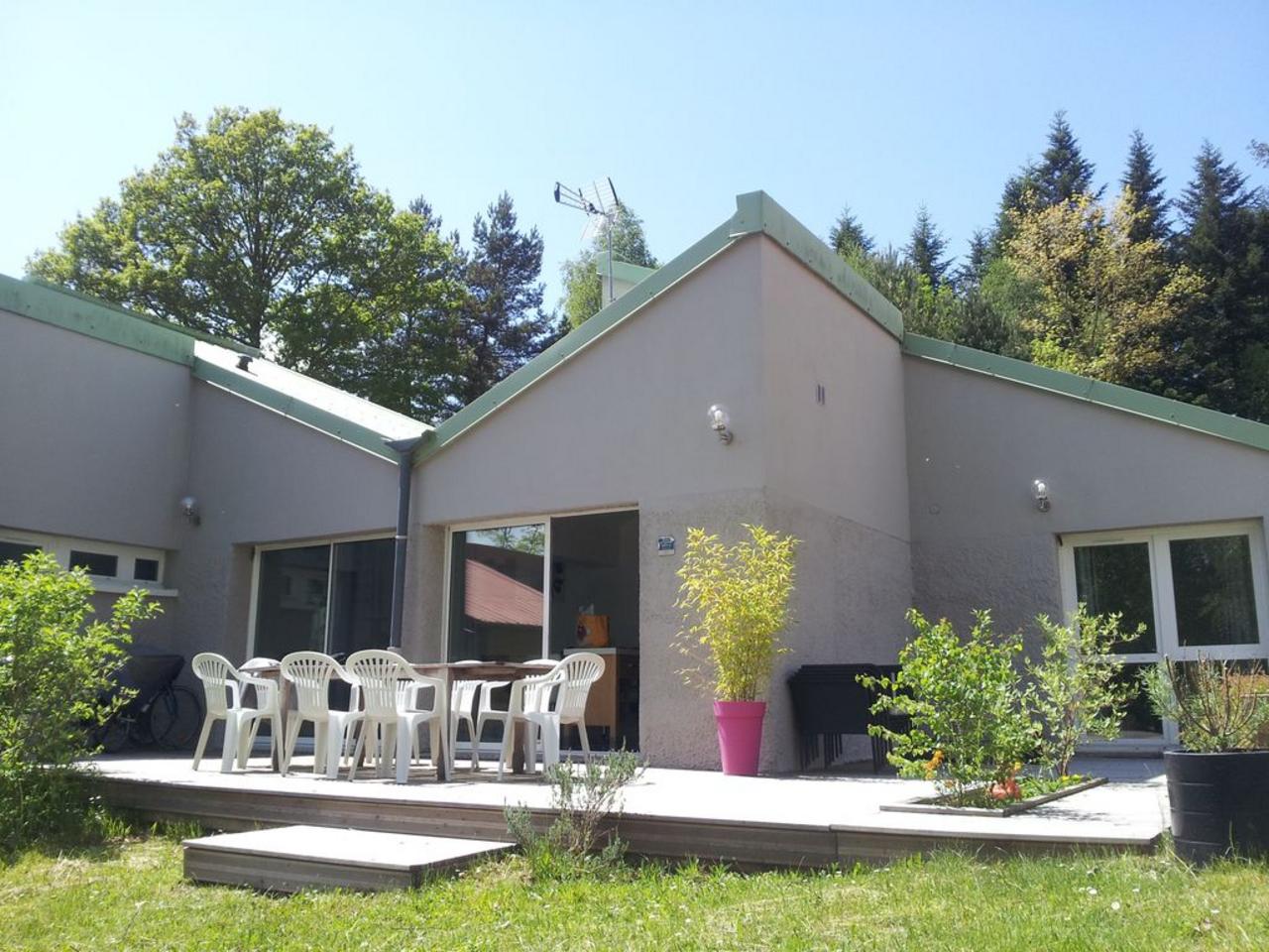 BORD DU LAC DE VASSIVIERE MAISON SPACIEUSE Location de vacances à