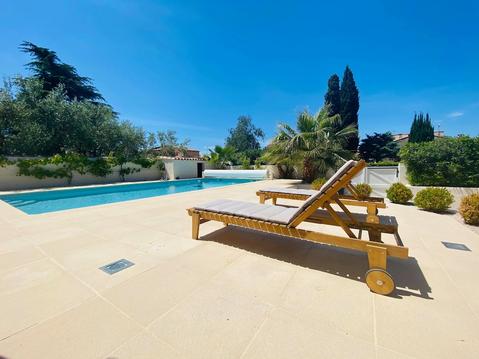 Belle villa entièrement Climatisée avec piscine