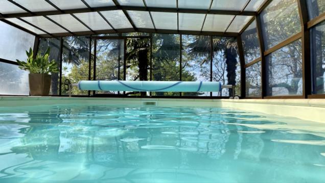 Gîte du Vigneron Pays de Padirac, piscine couverte