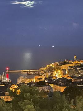 Vue panoramique sur Vieux port, port, plages et Ca